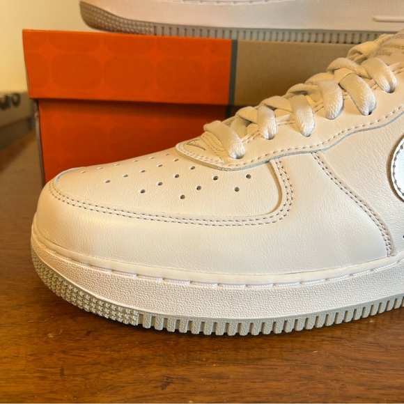 NIKE Air Force One ‘07 Low White Metallic Silver